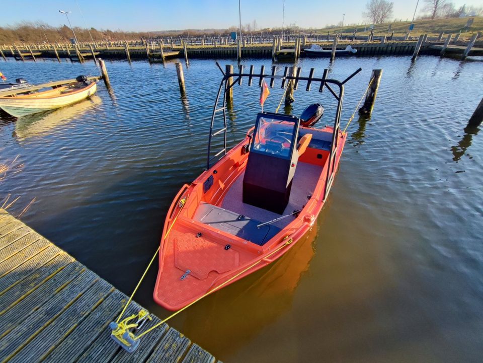 Zackenbarsch 15PS Führerscheinfrei Mietboot Wochenende Angelboot in Lütjenburg