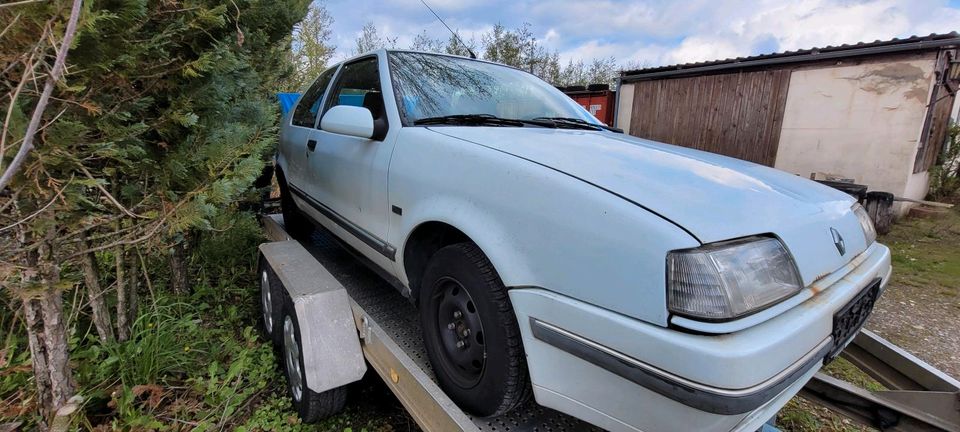 Renault 19 *SELTEN* komplett oder in Teilen in Schwabach