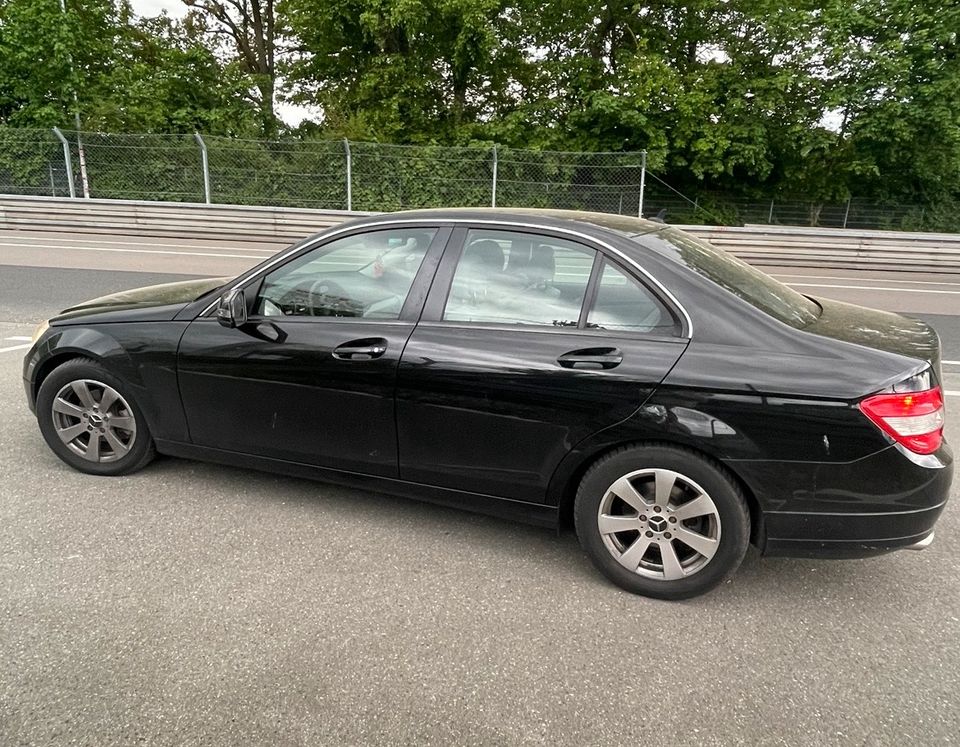 Mercedes-Benz C 200 CDI Lim Autom Klimaautom Sitzheiz PDC Aluz in Nürnberg (Mittelfr)