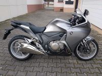 Die VFR1200 aus dem Baujahr 04/2011 steht zum Verkauf. Hessen - Nidderau Vorschau