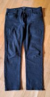 Tolle gutsitzende schwarze stretch Jeanshose Gr 44/46 Nordrhein-Westfalen - Stemwede Vorschau