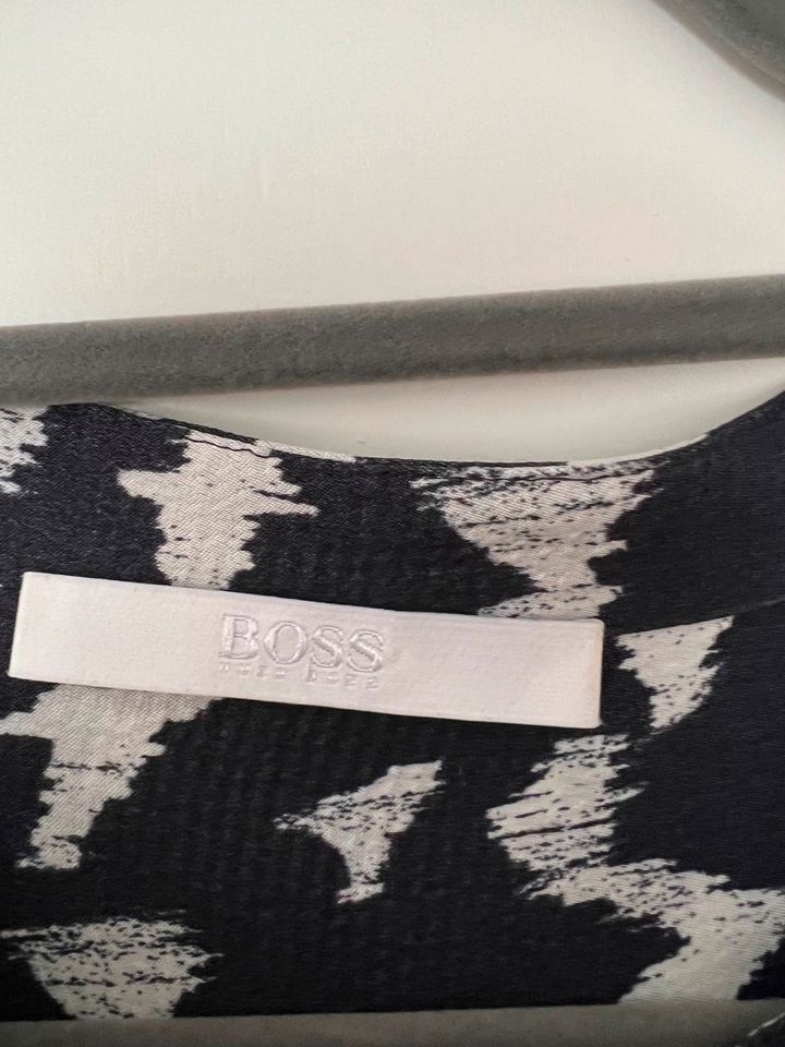 Wunderschönes Kleid mit Unterkleid von Boss in Coburg