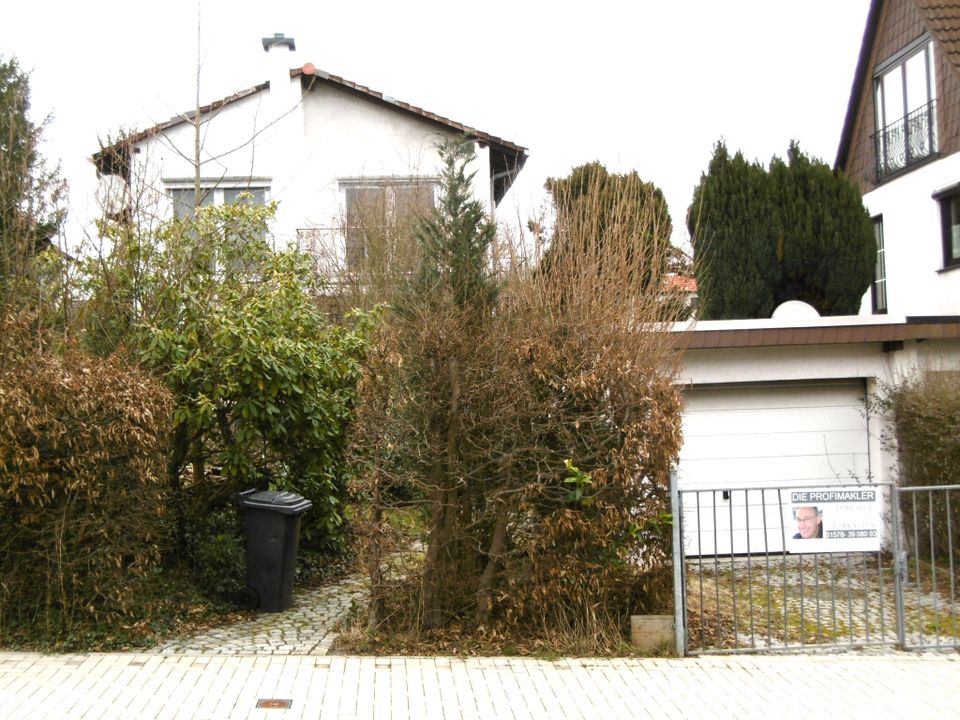 Sehr gute Lage Haus mit Wasserschaden Sanierung mögl. Wintergarten 1 Garage in Kassel