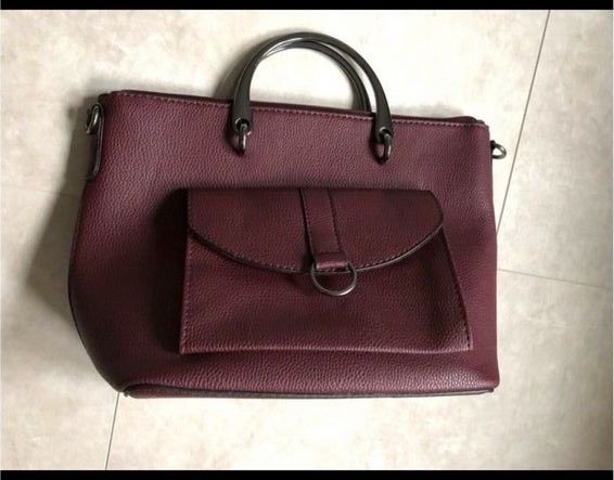 Tasche fein metallic Bordeaux Henkel und Umhänge Wickeltasche in Castrop-Rauxel