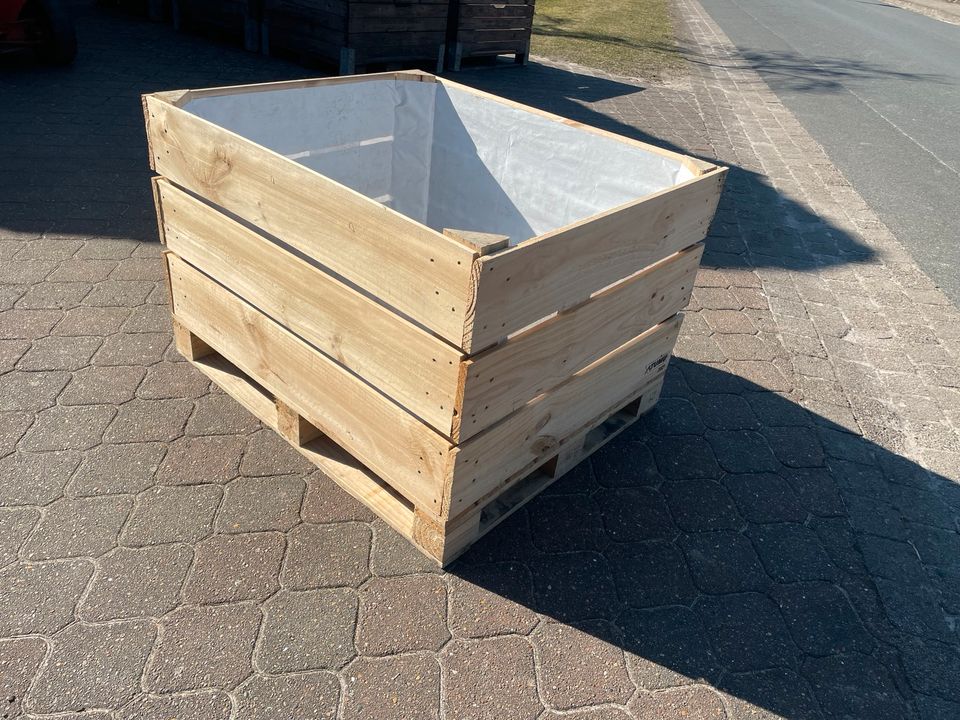 Neuwertige Holzkisten fertig aus Hochbeet ausgekleidet in Kirchwalsede