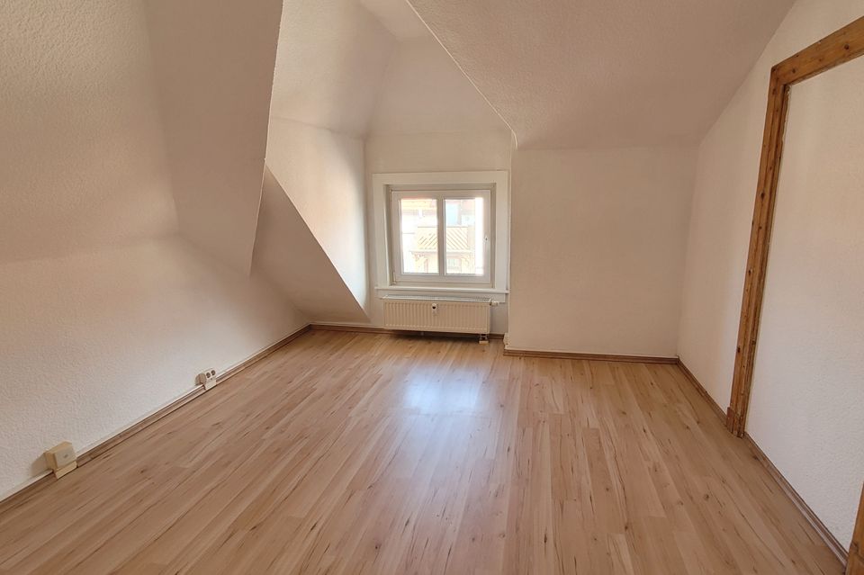 4,5 Zimmer! Schöne Dachgeschosswohnung mit ausgebautem Spitzboden in Gotha