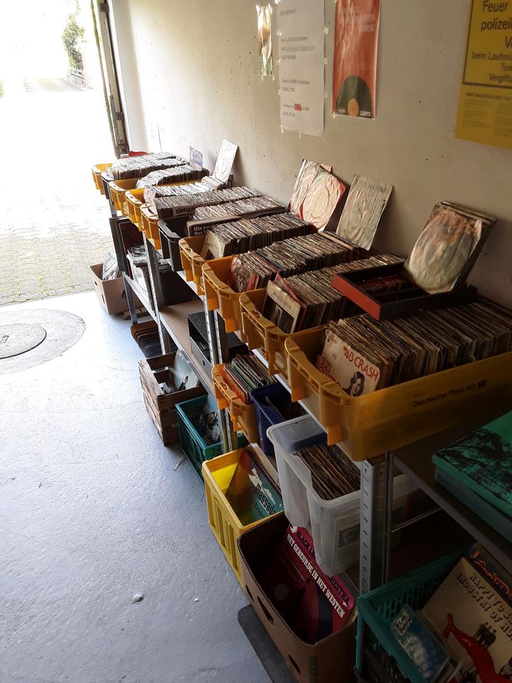 3000 Single Schallplatten, CDs & Artverwandtes   mit Termin in Moers