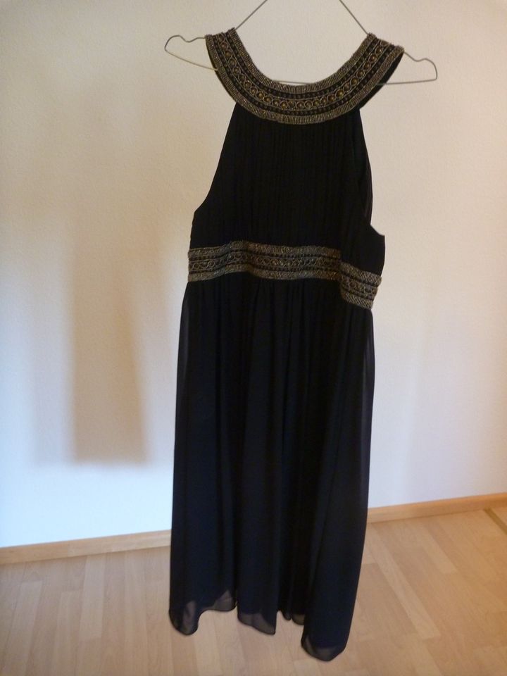 elegantes schwarzes Kleid mit Perlen von Jake`s in Freiburg im Breisgau