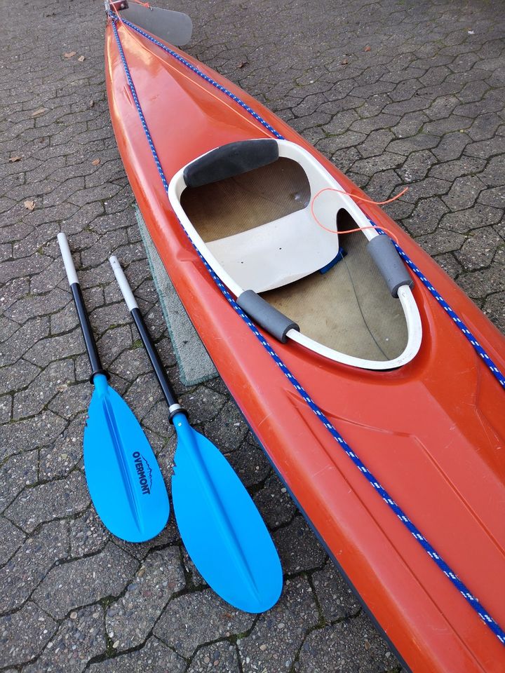 EIN SCHÖNES KAJAK IN ORANGE in Kiel