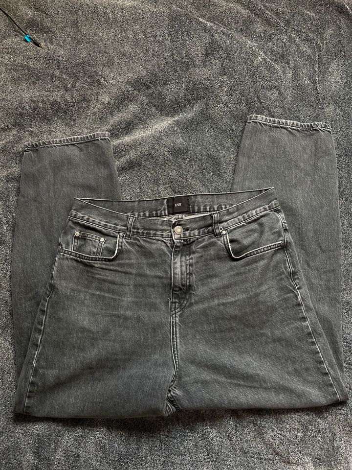 Graue LFDY Jeans in Senden