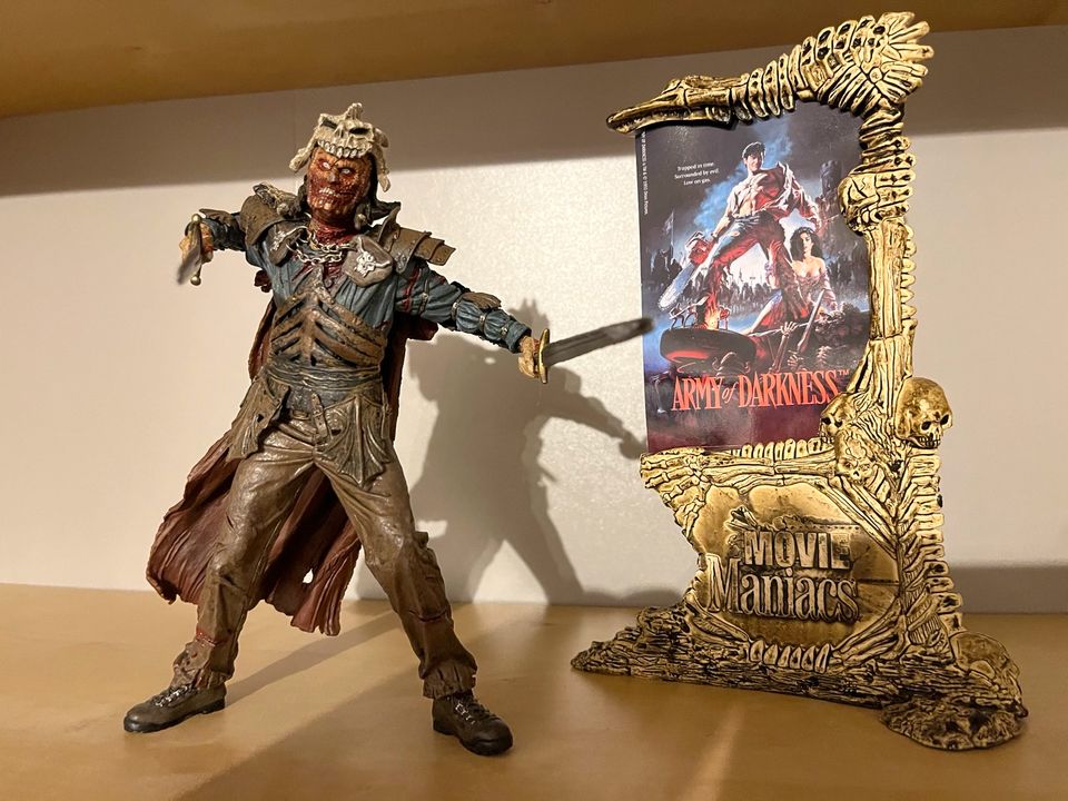 Neca Evil Ash Army of Darkness Figur in Schloß Holte-Stukenbrock