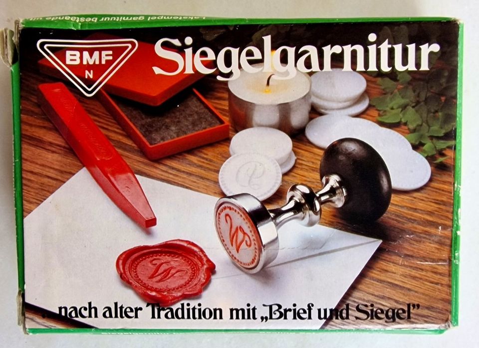 Siegelgarnitur. Siegel-Set. U.a. mit 24 Monogramm-Einlagen. NEU in Remshalden
