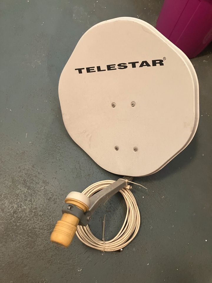 Satelliten Schüssel Telestar inkl. Halterung in Klein-Winternheim