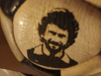 Fußball signiert von Paul Breitner Autogramm Ball Leder FIFA 1974 Berlin - Neukölln Vorschau