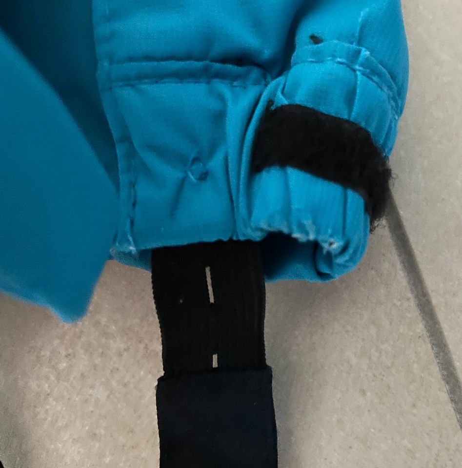 H&M Jungen Schneehose Skilatzhose Latzhose Gr. 122 türkis in Ascheberg