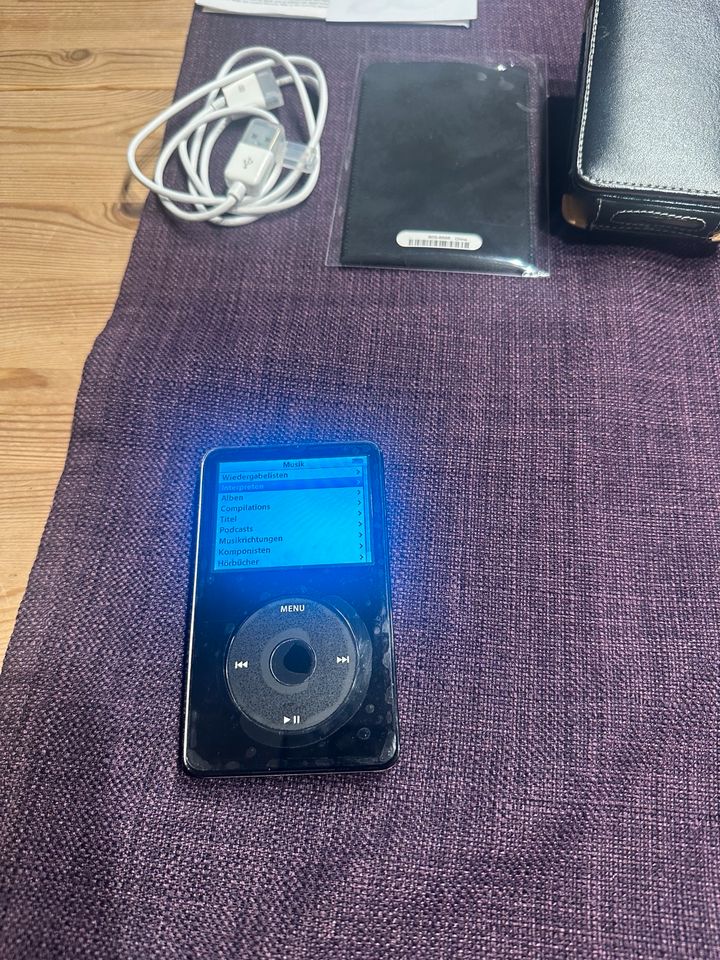 Apple iPod Classic (5. Generation) 30GB MP3 Player - Schwarz in Mengen