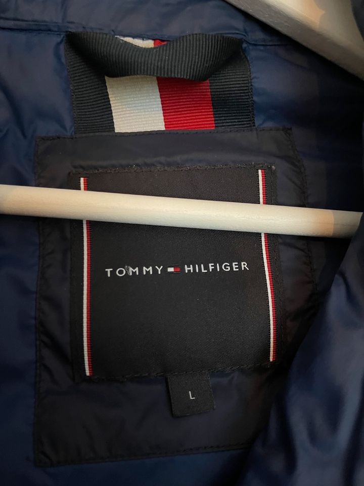 Tommy Hilfiger Jacke Größe L in Eilenburg