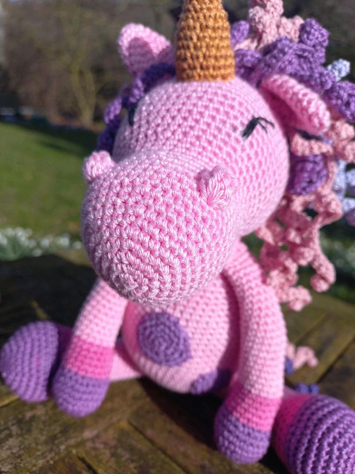 Amigurumi gehäkelte Einhorn Handarbeit .Rosa Häkeltier Neu in Balve