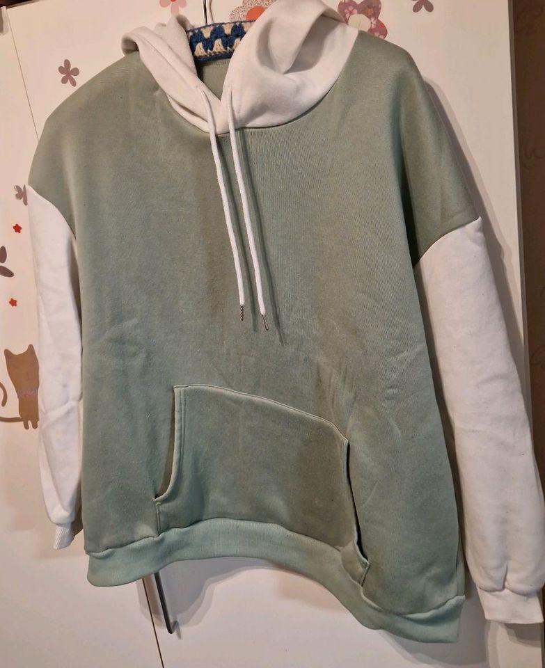 Grün/weißer Hoodie Größe XL in Lemwerder