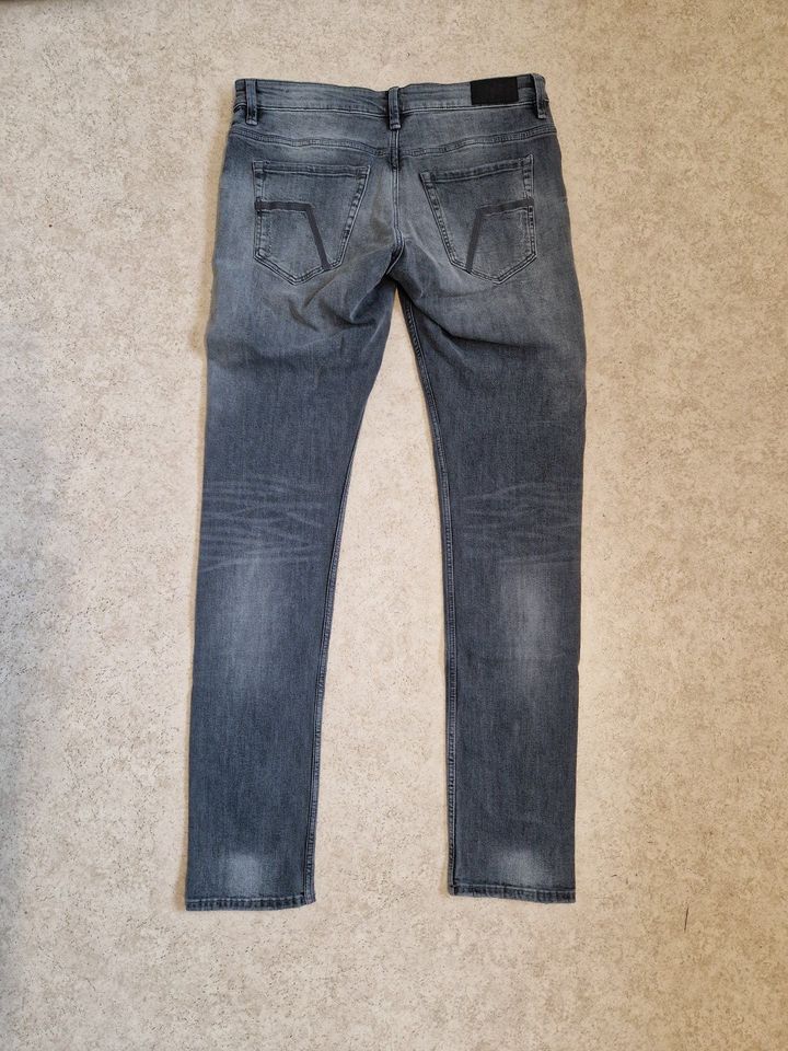 Jeans von Q/S designed by s.Oliver Rick Slim Fit, Gr. 31/36, grau in Gersthofen