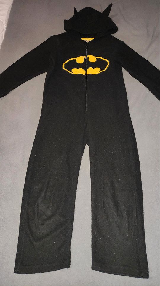 Batman Kostüm. Einteiler, Hausanzug, Jumpsuit Gr. 122/128 in Moers