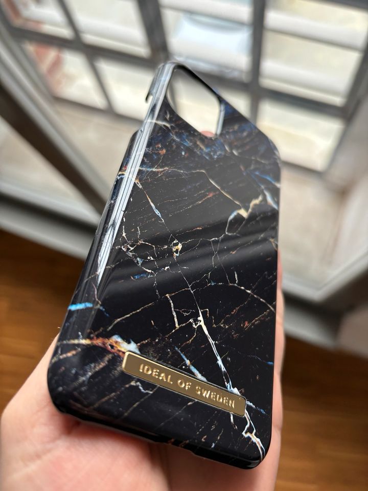 iPhone 11 Handyhülle Ideal of Sweden case in Viersen