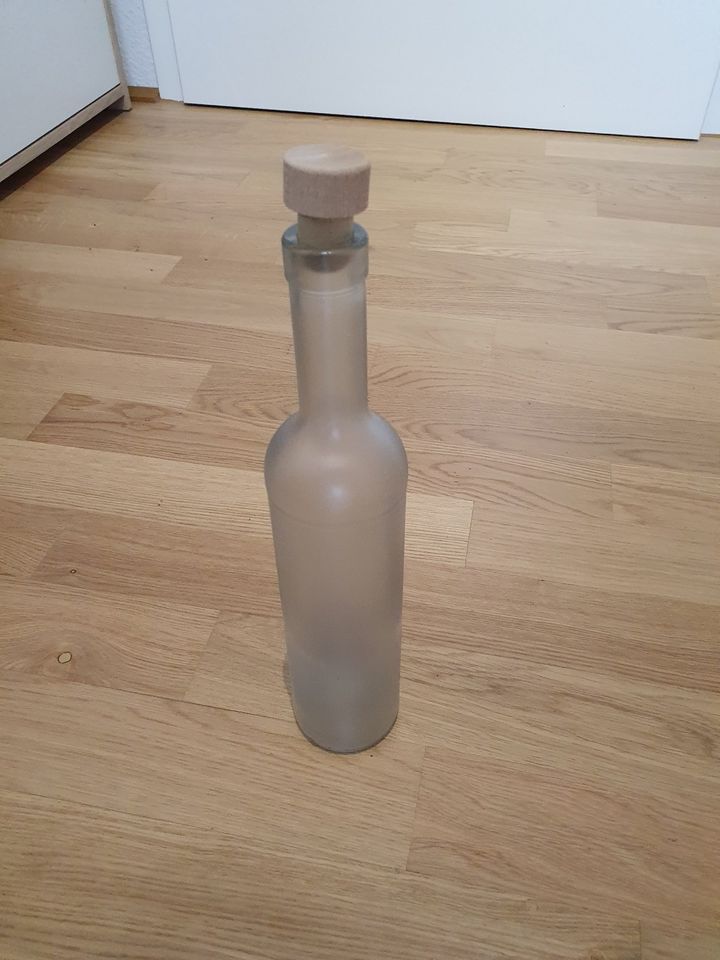 Flasche, leer, ca. 0,5l, Milchglas, Korken in Aalen