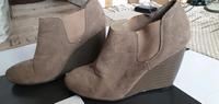 Keilabsatzschuhe hellbraun Gr 39  Keilabsatzhöhe hinten ca.9cm  M Dresden - Strehlen Vorschau