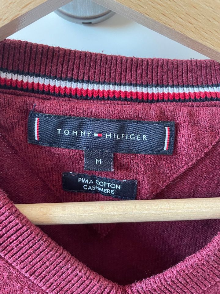 Tommy Hilfiger Pullover Größe M Langarm V-Ausschnitt in Ditzingen