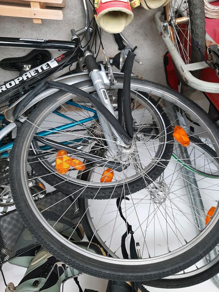 Herrenrad 28er ohne Hinterradfelge in Berlin