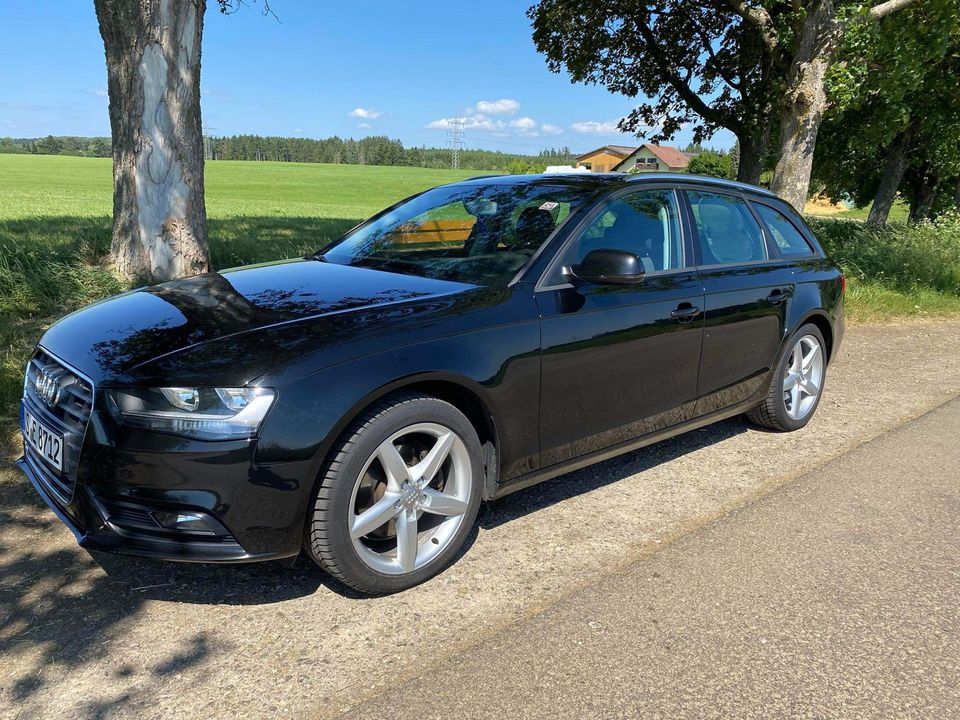 Audi A4 2.0 TDI Garage Fahrzeug ‼️ in Trossingen