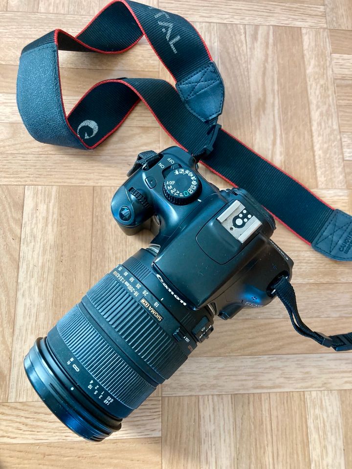 Canon EOS 1100 D Spiegelreflexkamera mit Sigma DC Objektiv in Münchberg
