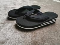 Flipflops mit hohem Absatz schwarz Gr. 38-39 Neu Nordrhein-Westfalen - Ruppichteroth Vorschau