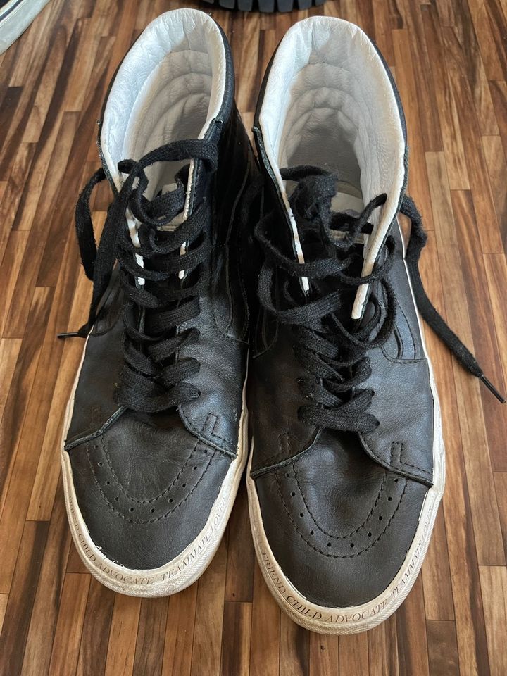 Vans Special Edition Divine Energy Collection Size 43 in