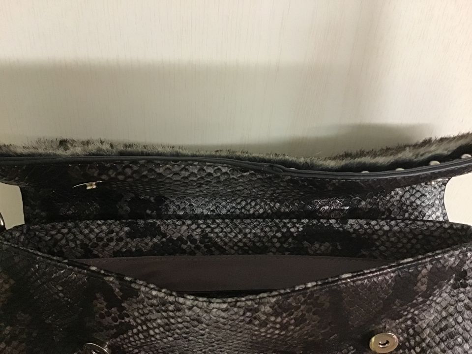 schöne Damen-Tasche mit Fell u. Nieten / HSE Pfeffinger in Kempten