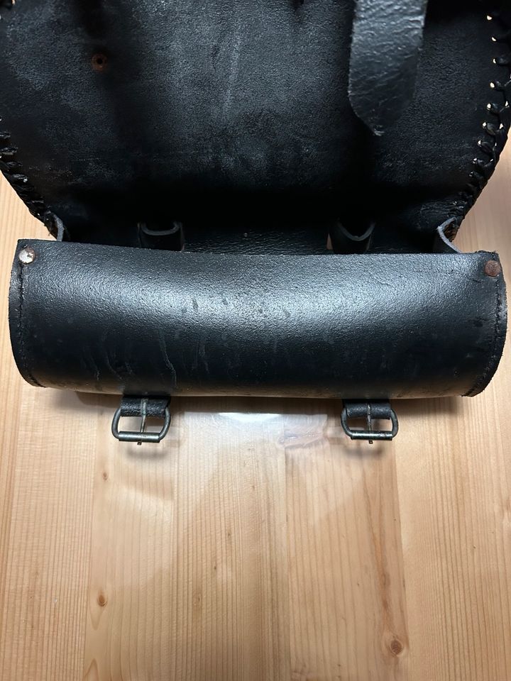 schwarze leder-Lenkertasche/Werkzeugrolle/Motorradtasche in Aulendorf