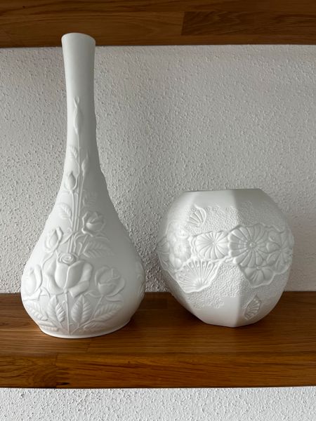 Kaiser Vasen Duo Biskuit Porzellan Vase weiss matt Relief Vintage in Bayern  - Marktleugast | eBay Kleinanzeigen ist jetzt Kleinanzeigen