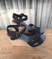 Tommy Hilfiger Wedges Jeans-Optik & Bastsohle Gr. 38 Nordrhein-Westfalen - Neuss Vorschau