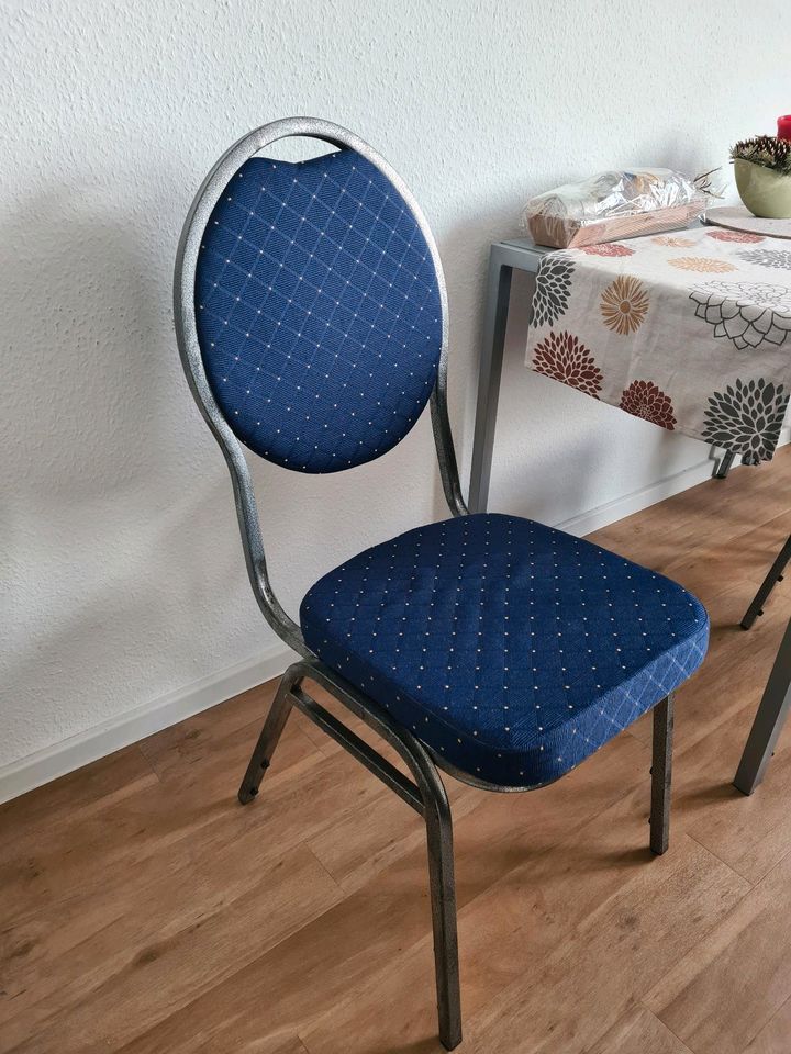 4 Blaue Stühle in Dresden
