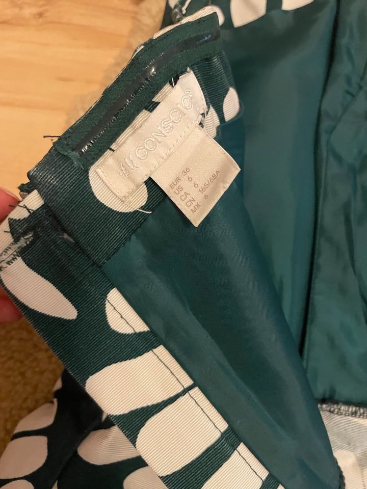 Grün weißer corset Jumpsuit H&M schulterfrei S/36 in Berlin