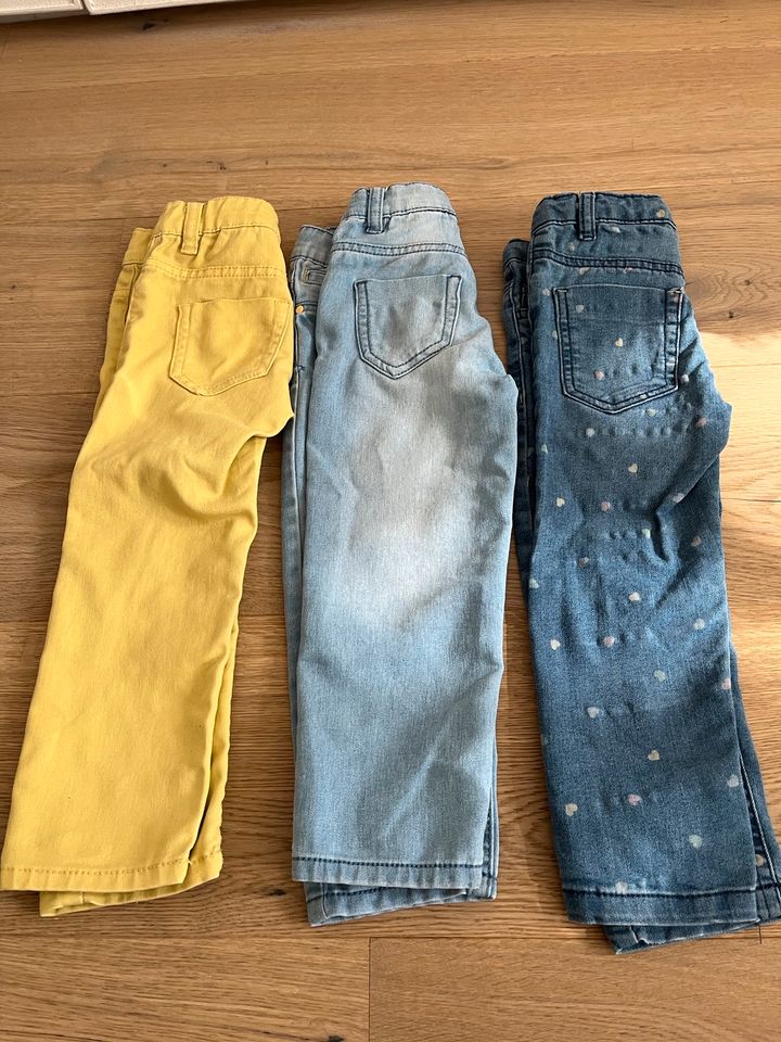 Paket aus 3 Hosen Gr.92 Mädchen in Essen