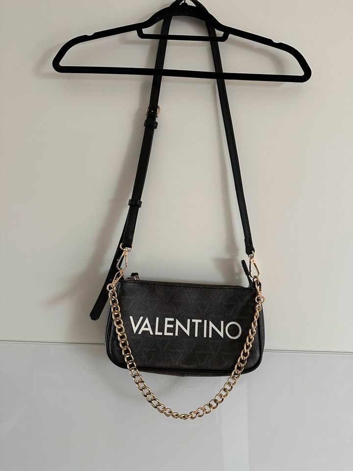 36,50 € ❤️ Valentino Bags Umhängetasche mit Goldkette schwarz in Schöllkrippen