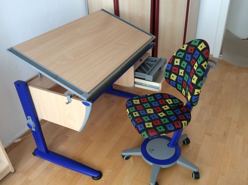 Schreibtisch und Stuhl von Moll in Hannover