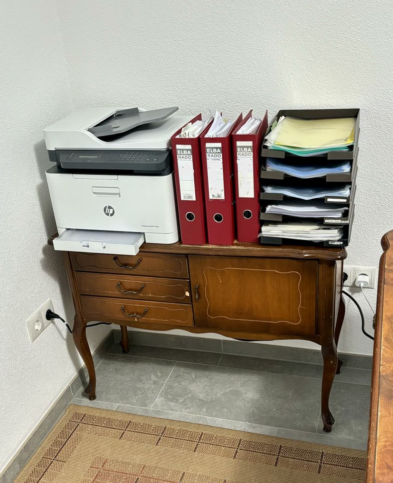 Komplettes Büro mit Tisch Stuhl Schränke / Statt 3.579,00 EUR nur in Kandern