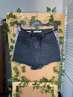 Bershka shorts schwarz mit weißen streifen hipster München - Au-Haidhausen Vorschau