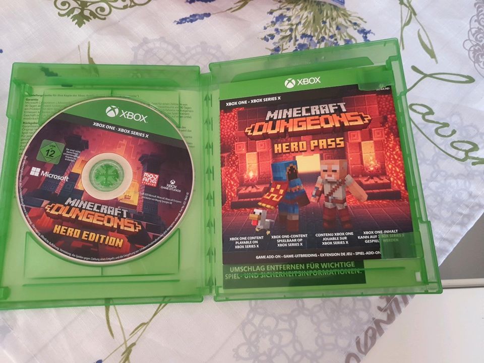 XBox one Minecraft Dungeons Hero Editon in Berlin