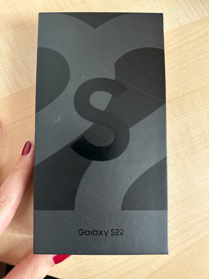 Samsung Galaxy S22, Neu, Dual-SIM, 128GB, schwarz in Neu Ulm