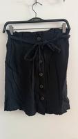 H&M Rock Sommerrock Gr. 36 Schwarz Knöpfe Schleife Bayern - Schwarzenbruck Vorschau