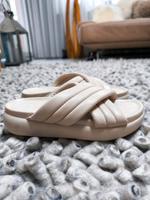 Carmela Latschen Sandalen Pantoletten Größe 37 Neu Leder Creme Nordrhein-Westfalen - Wülfrath Vorschau