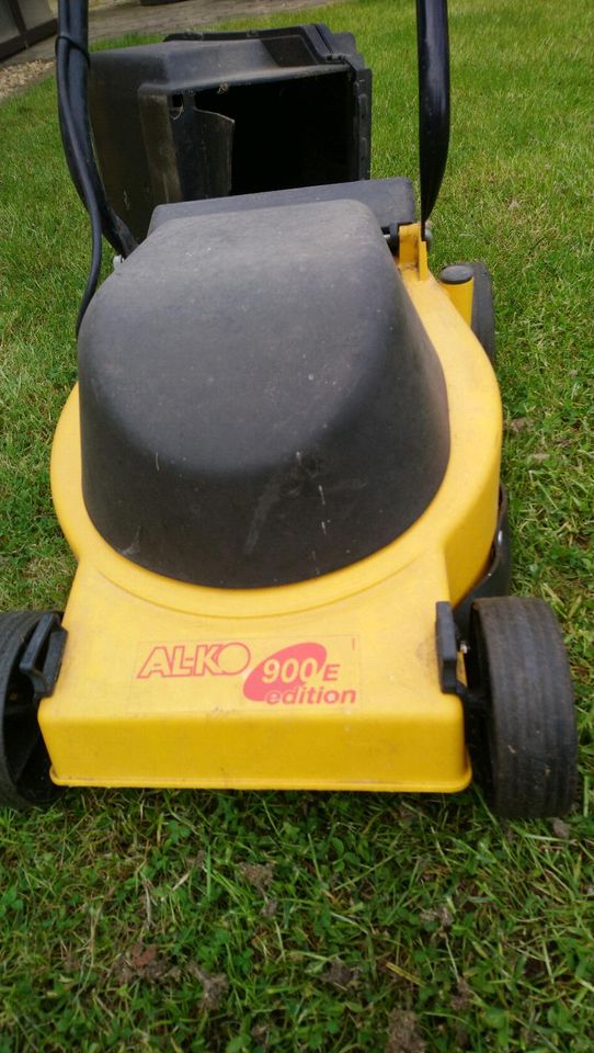 Rasenmäher Elektro Mulcher Garten in Wegenstedt